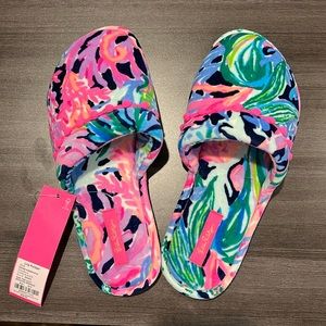 BRAND NEW!! Lilly Pulitzer Slippers Size 9/10 with Lilly Pulitzer dust proof bag